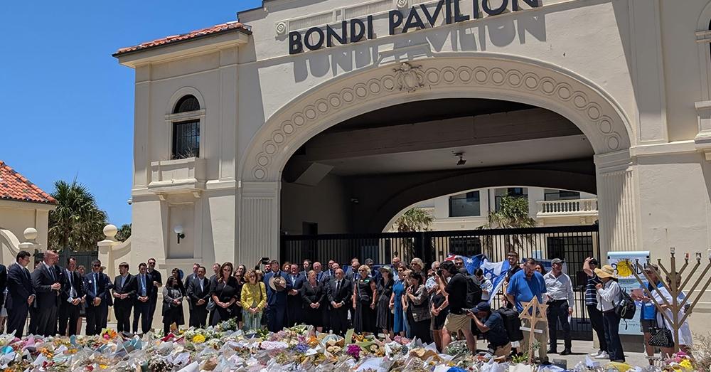 Mayors gathered at Bondi Pavilion to pay tribute to the victims of the terrorists' attack.