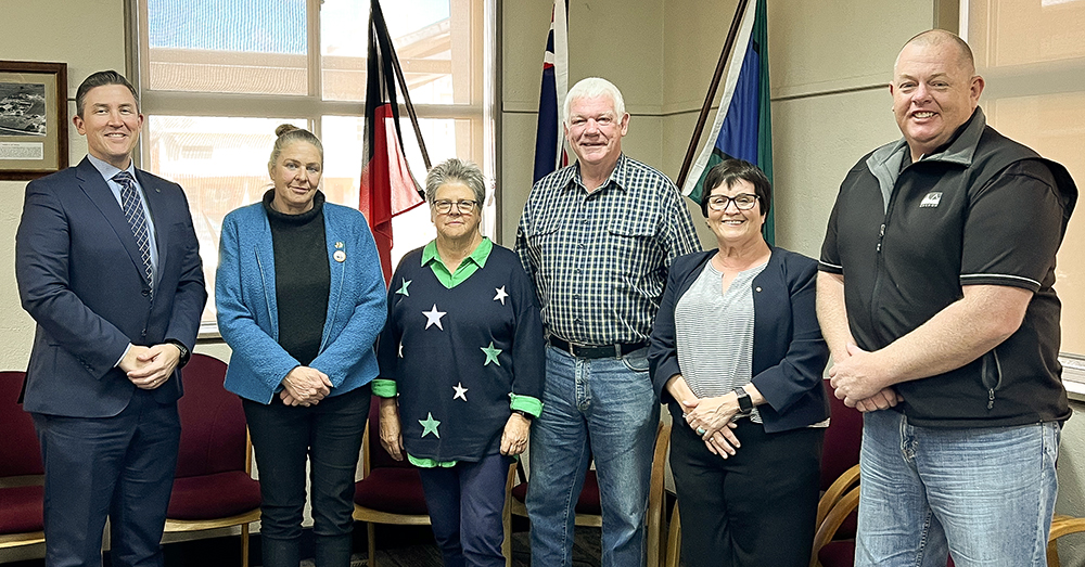 From left: LGNSW Chief Executive David Reynolds, Cr Helen Hayden, Cr Katie Graham, Mayor Mark Kellam, LGNSW President Cr Darriea Turley AM and Oberon Council General Manager Gary Wallace.